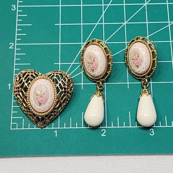 1928 Vintage Glass Hand Painted Heart Brooch and Earrings - Picture 4 of 9